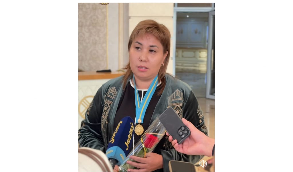 Алтын алқа табысталды