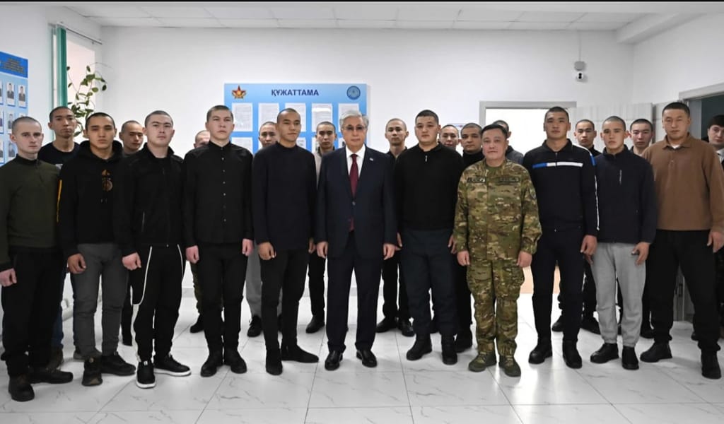 ПРЕЗИДЕНТ ӘСКЕРГЕ ШАҚЫРЫЛҒАН АЗАМАТТАРМЕН ӘҢГІМЕЛЕСТІ