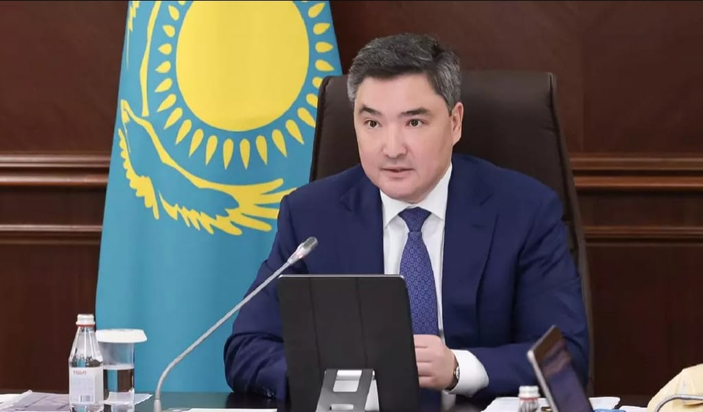 ПРЕМЬЕР-МИНИСТР БІРЫҢҒАЙ САҒАТ БЕЛДЕУ ТУРАЛЫ СӨЗ ҚОЗҒАДЫ