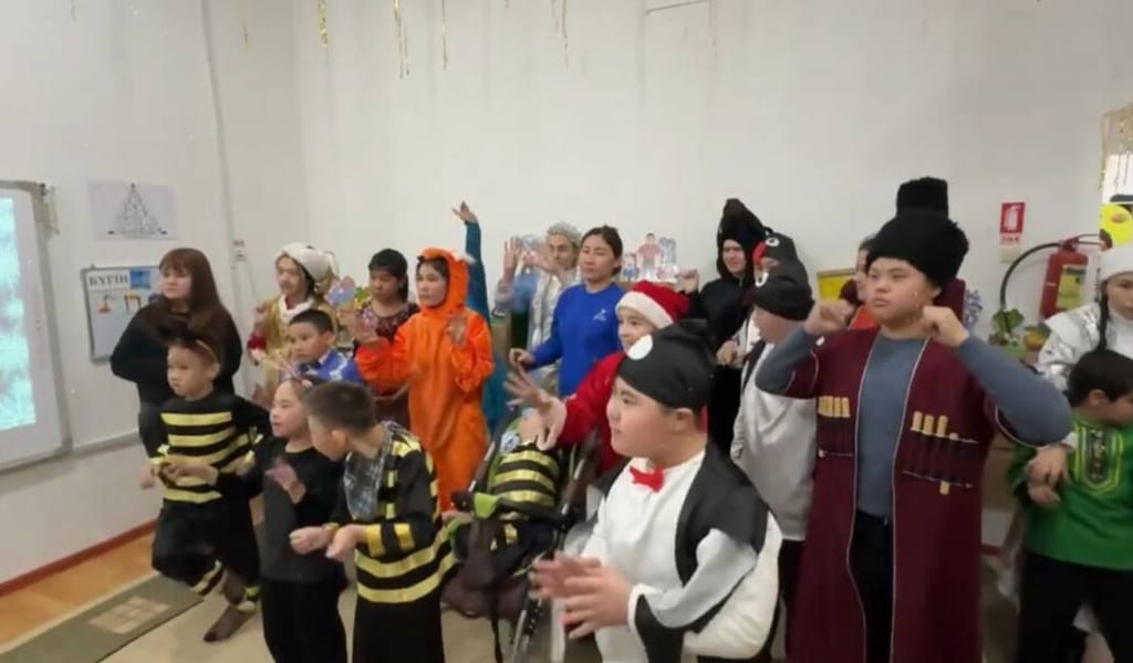 ПОЛИЦЕЙЛЕР МҮМКІНДІГІ ШЕКТЕУЛІ БАЛАЛАРҒА ҚУАНЫШ СЫЙЛАДЫ