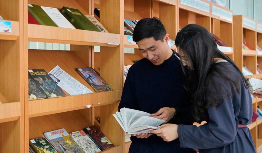 ЖАЗУШЫНЫҢ МЕРЕЙТОЙЫНА ОРАЙ КӨРМЕ АШЫЛДЫ