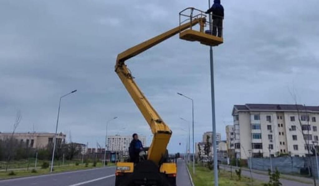 Талдықорғанда жарық желілерін тарту қарқынды