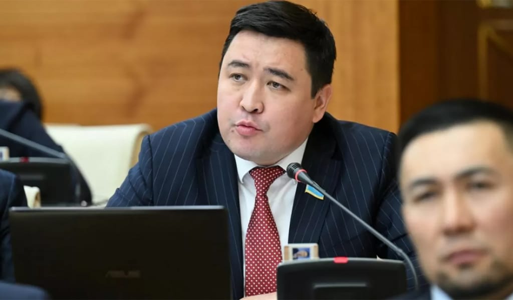 "Осы МӘМС-ті жасау арқылы халықты сынақ алаңына салып жіберген сияқтымыз": Депутат даулы жүйені тоқтатуды ұсынды