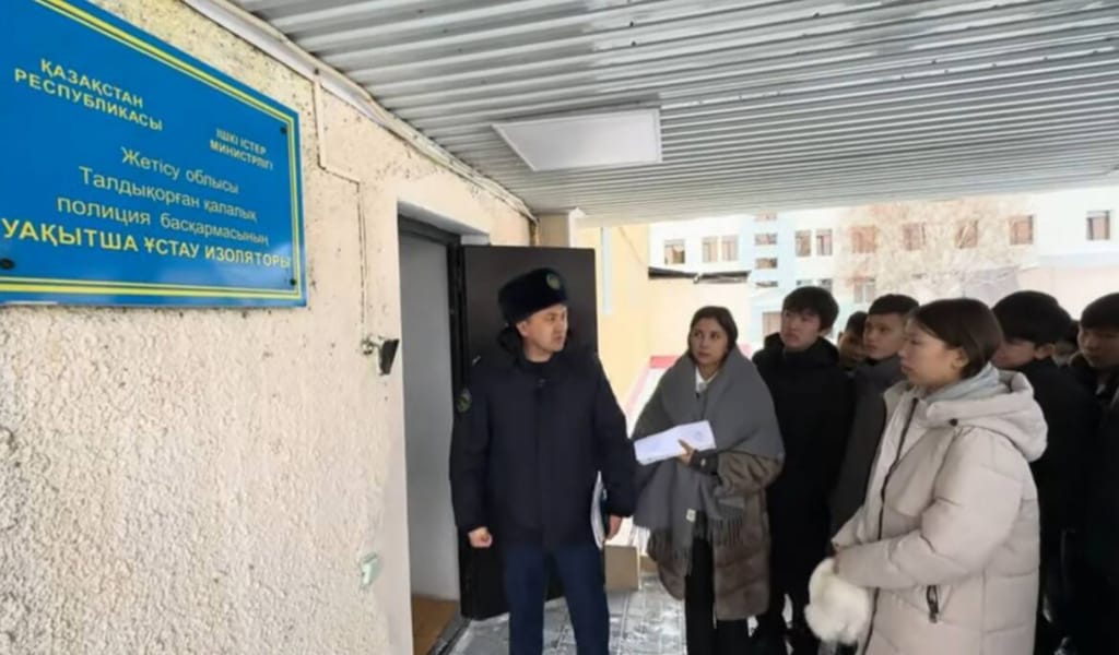 Талдықорғанда полицейлер оқушыларға УҰИ-ға экскурсия ұйымдастырды