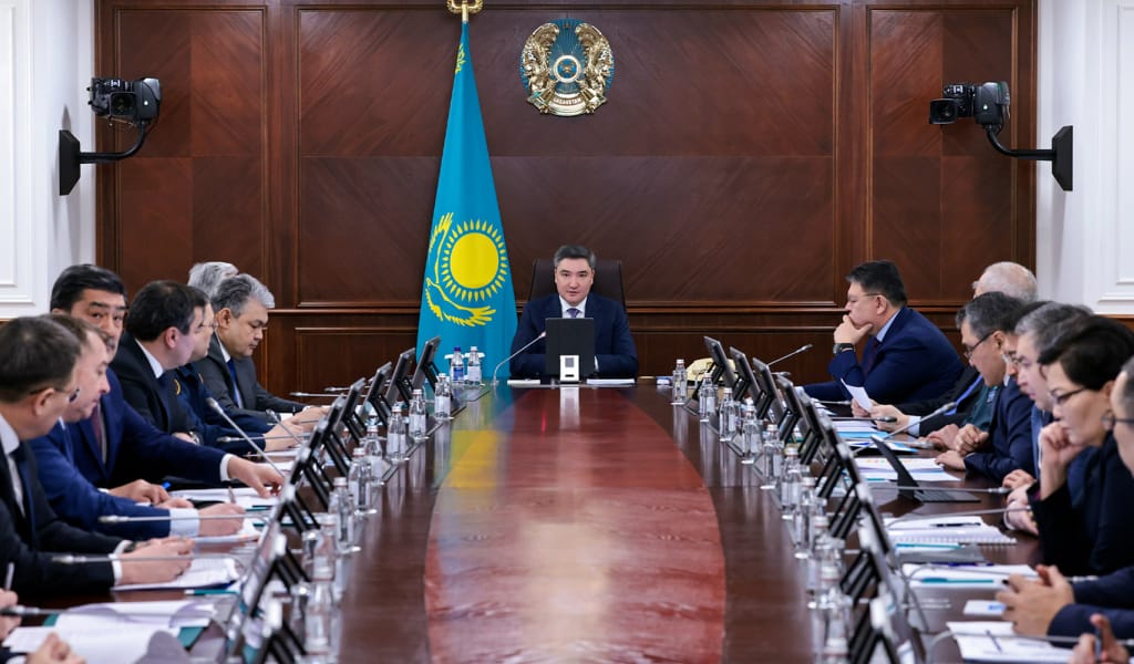 Олжас Бектенов су тасқынына қарсы шараларды үйлестіру жөніндегі республикалық штаб отырысын өткізді