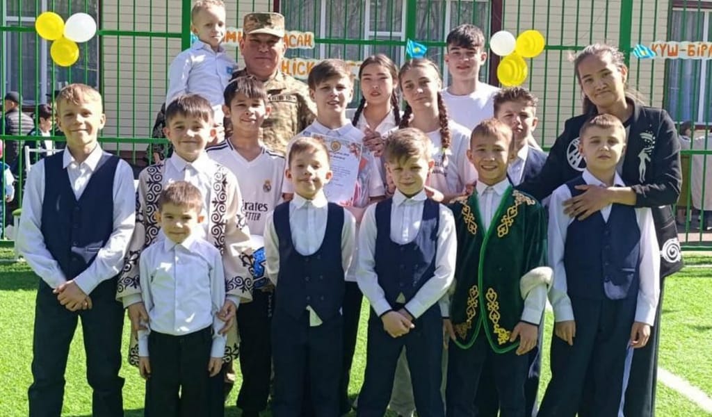 Жетісулық шекарашылар балалар үйіне мерекелік шара өткізді