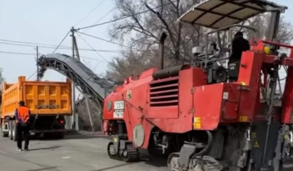 Талдықорғанда көше жолдарына күрделі жөндеу жұмыстары жалғасуда