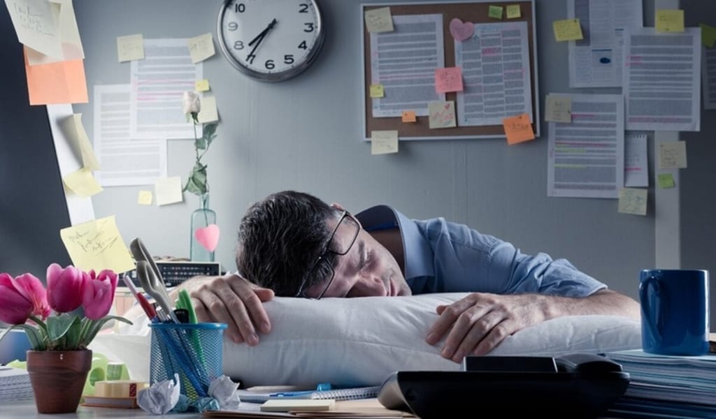 Ұйқы көп, күш жоқ: Таңертең неге шаршап оянамыз?