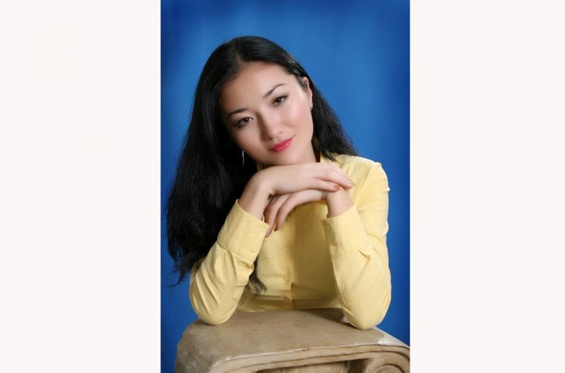 Қарашығы қара өлеңге толған қыз