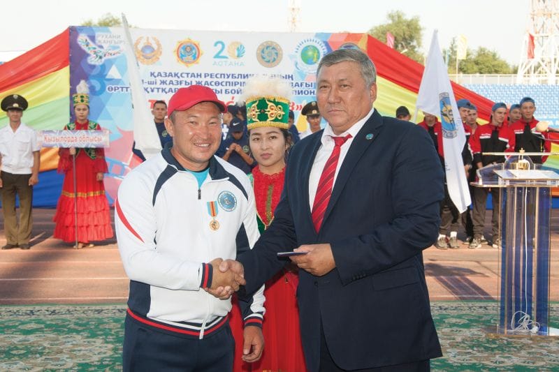 Батылдар бақ сынады