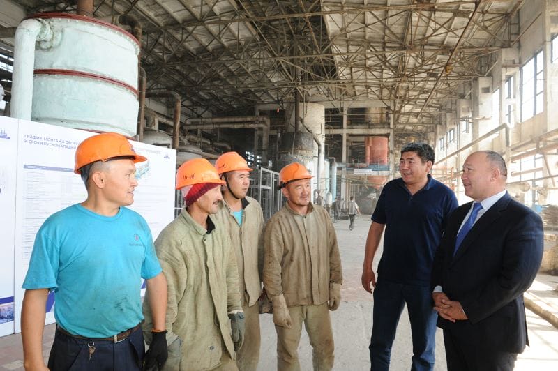 Зауыт жұмысымен танысты