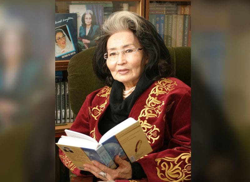 Жыр айдынының аққуы