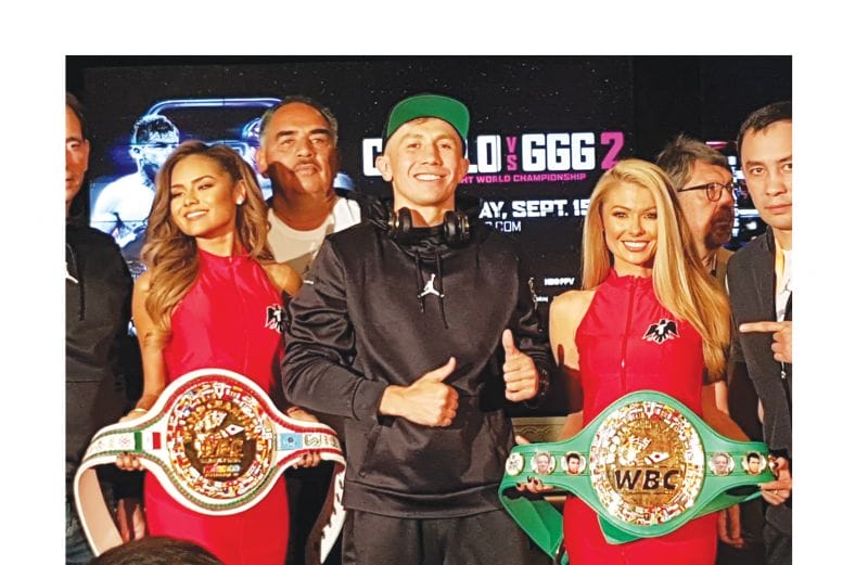 Қос батыр жанкүйерлерімен кездесті