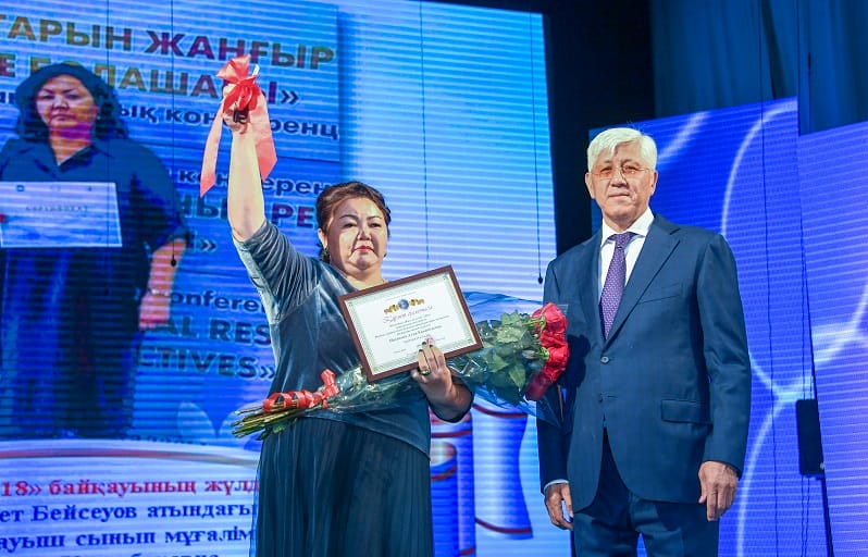 ҰСТАЗ ҰЛТТЫ ТӘРБИЕЛЕЙДІ