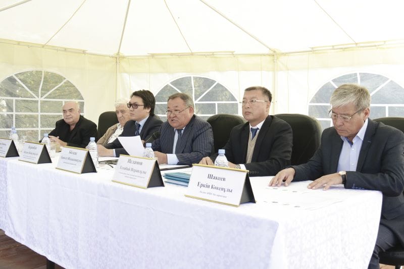 Отандық тұқым озып тұр