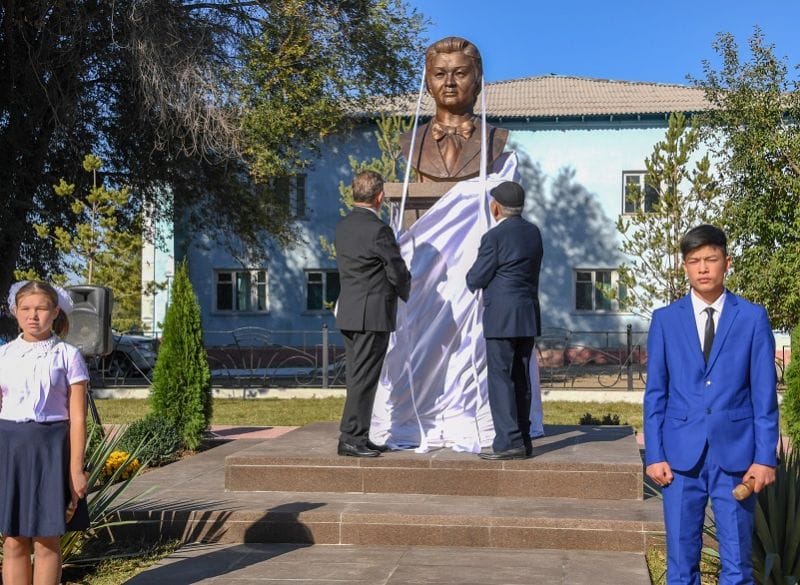 ЕЛ АНАСЫНА ЕСКЕРТКІШ АШЫЛДЫ