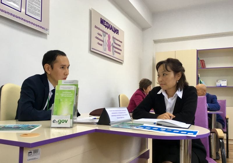 ТЕГІН ЗАҢ КӨМЕГІ КӨРСЕТІЛЕДІ