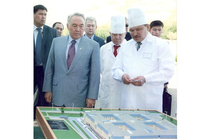 ҮЛКЕН ЖҮРЕКТІ ДӘРІГЕР ЕДІ