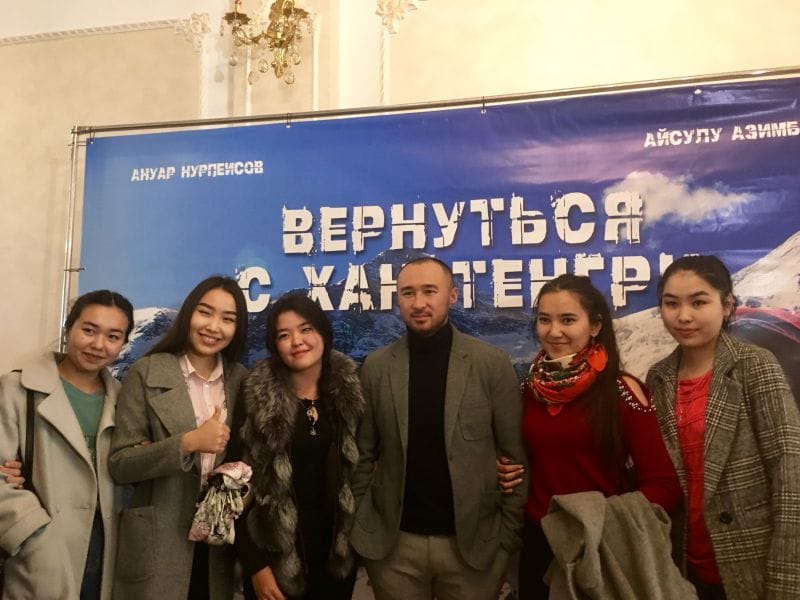 ХАН ТӘҢІРІ ШЫҢЫНА ШЫҒЫП, ФИЛЬМ ТҮСІРДІ