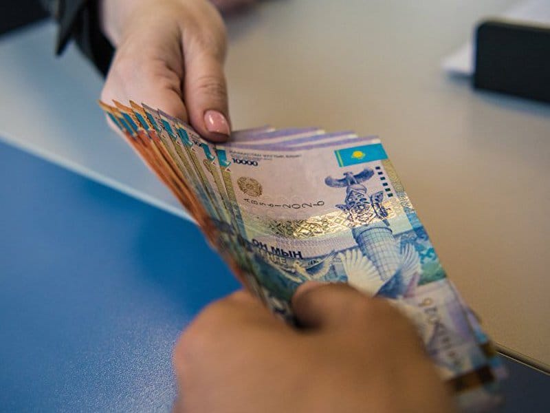 АУДАН ӘКІМІ 800 МЫҢ ТЕҢГЕ ПАРАМЕН ҰСТАЛДЫ