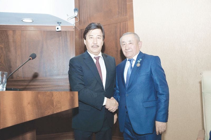 САҒАТБЕК МЕДЕУБЕКҰЛЫ ҚОЛЫНА БҮРКІТ ҚОНДЫРДЫ