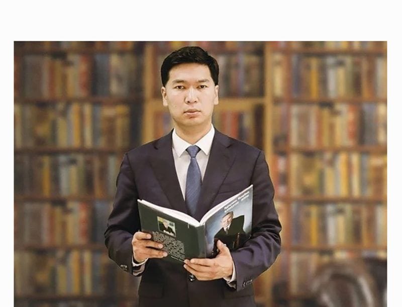 Рустам АЛПЫСБАЕВ: "ИДЕОЛОГИЯСЫ ӘЛСІЗ МЕМЛЕКЕТ АЛҒА БАСПАЙДЫ"