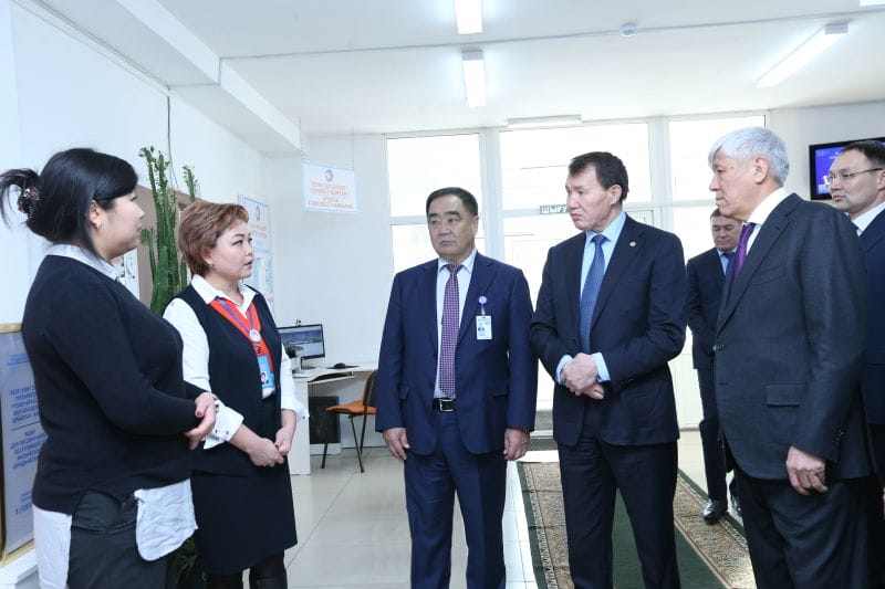 АЛҚАЛЫ ЖИЫНДА ЖЕМҚОРЛАРДЫҢ АТЫ АТАЛДЫ