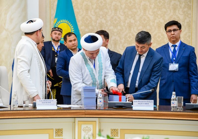 ДІНІҢДІ ҚАДІРЛЕ, ДӘСТҮРІҢДІ ДӘРІПТЕ