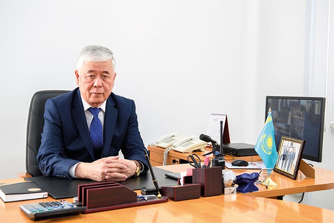 АҚША БҰЛТТАН АРЫ АСЫП, КӨК ЗЕҢГІРМЕН ЖАРАСЫП