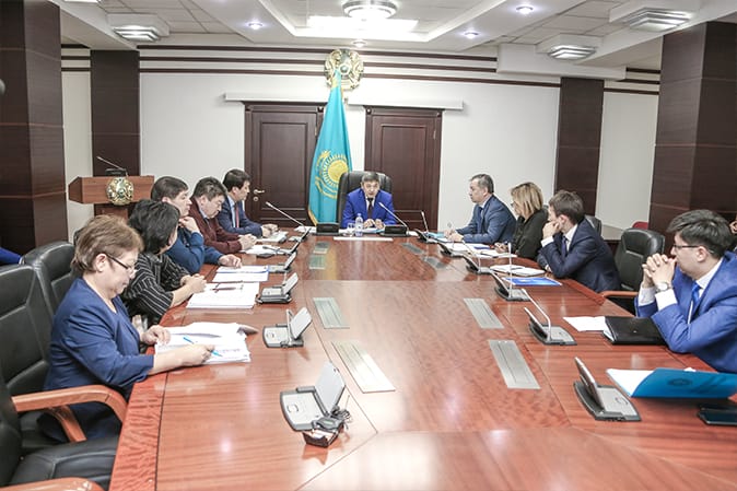 БІР ДӘРІГЕРГЕ 3104 АДАМ ҚАРАЛАДЫ