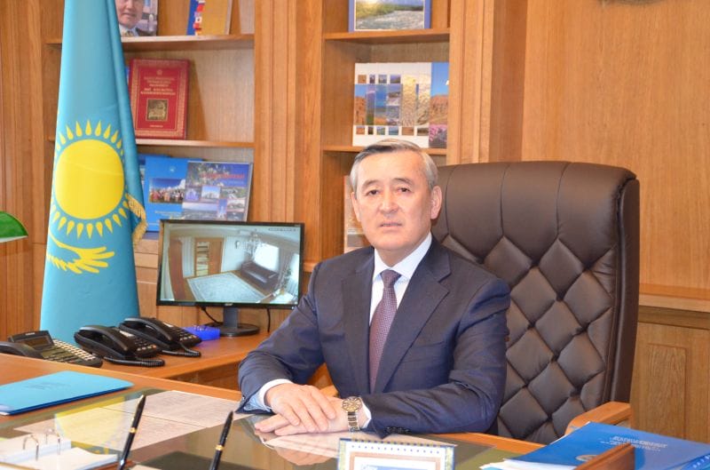 БАҒДАТ ҚАРАСАЕВ: "МЕН ҮШІН ЕҢ ҮЛКЕН СЫЙЛЫҚ – КІТАП"