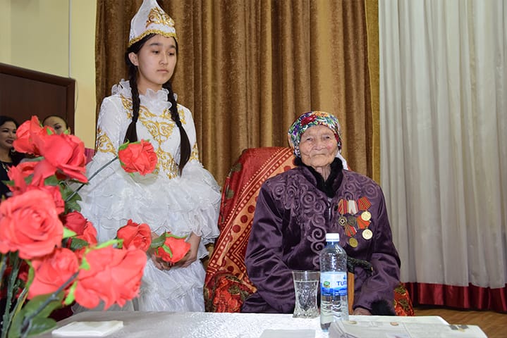 МІНЕ, БАҚЫТ: АЛТЫНСАРА АПА 100 ЖАСҚА ТОЛДЫ