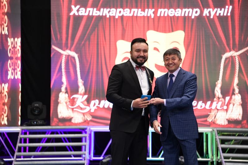 ӘРТІСТЕРГЕ ҚҰРМЕТТІ АЗАМАТ АТАҒЫ БЕРІЛДІ