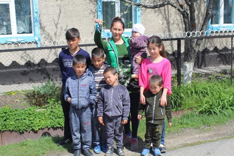 ЖЕТІ БАЛАНЫҢ АНАСЫНА ҮЙ СЫЙЛАДЫ