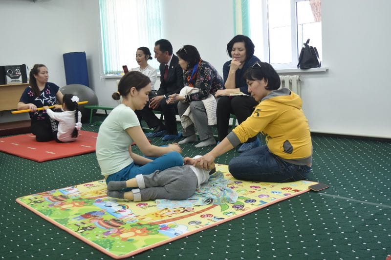 ОЛАР КӨМЕК КҮТЕДІ