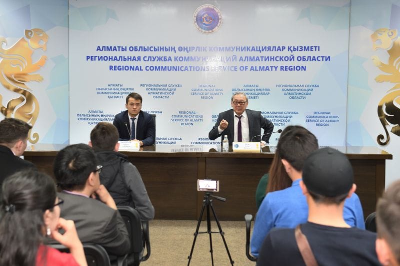 ӘМІРЕ ӘРІН: "ЖУРНАЛИСТЕРДІҢ БЕДЕЛІ ТҮСІП КЕТТІ"
