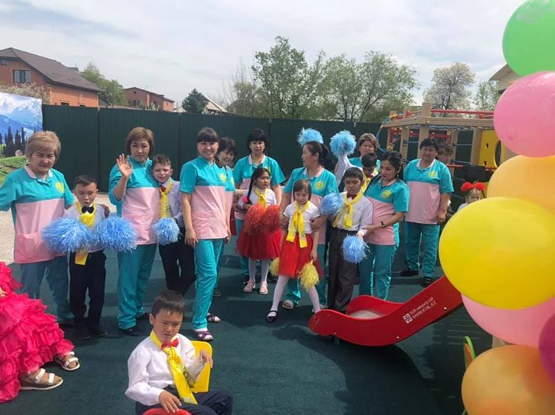 БАЛАЛАРҒА БОЛАШАҚ СЫЙЛАЙДЫ