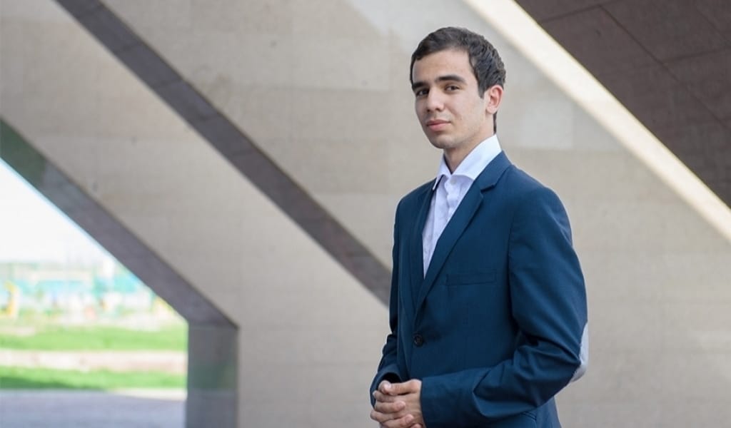 Эмиль КУРБАНОВ: "МЕНІҢ АТЫМ - ЖАНДОС"