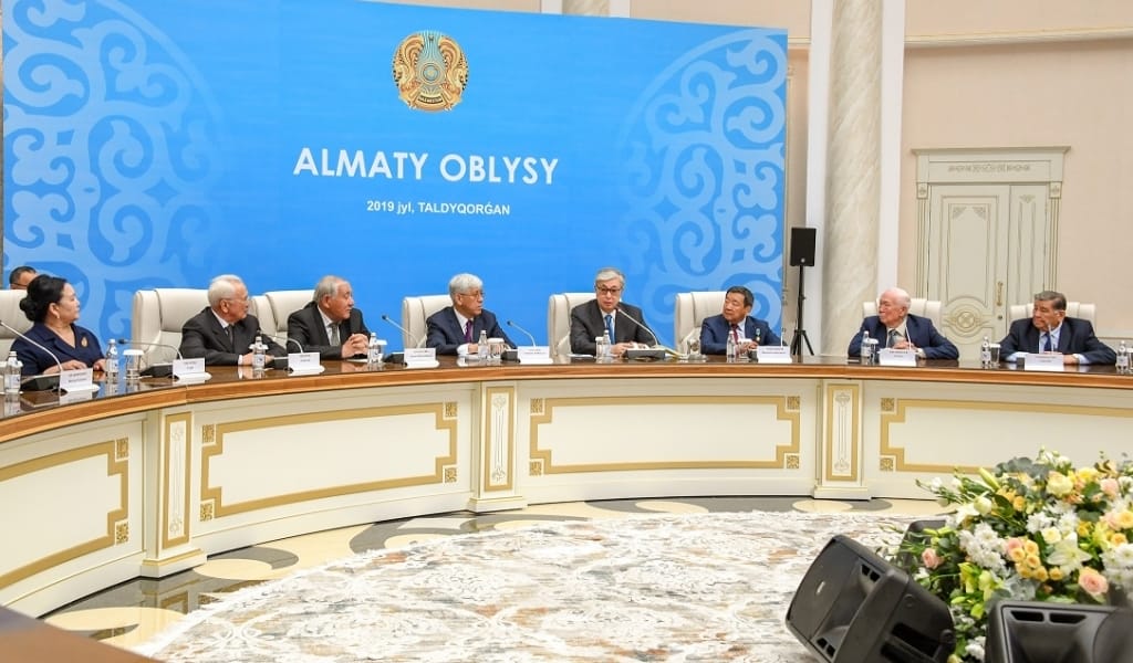 Қ.ТОҚАЕВ: "МИНИСТРЛЕР МАДАҚТАМА АЛАДЫ, АЛ МҰҒАЛІМДЕР ШЕ?"