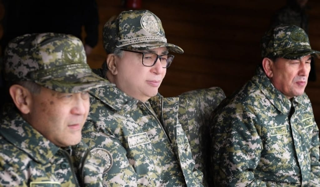 Қ.ТОҚАЕВ: "ҚАРУЛЫ КҮШТІҢ МІНДЕТІ - ТӘУЕЛСІЗДІКТІ ҚОРҒАУ"