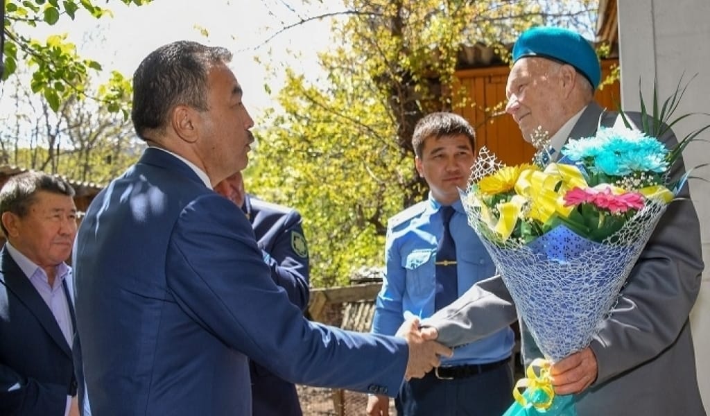 92 ЖАСТАҒЫ ҚАРТ САРБАЗ: "ӘЛЕМДЕ БЕЙБІТШІЛІК ОРНАСЫН"