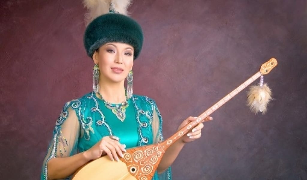 Айгүл ҚОСАНОВА: "ӘР ҚАЗАҚТЫҢ ТӨРІНДЕ ДОМБЫРА ТҰРСЫН"