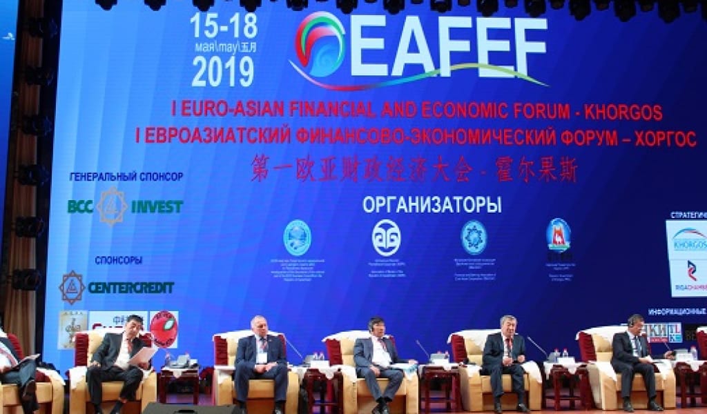 ҚЫТАЙ МЕН ҚАЗАҚСТАН ҚАРЖЫГЕРЛЕРІ ЖЕКЕ ПІКІР АЛМАСТЫ