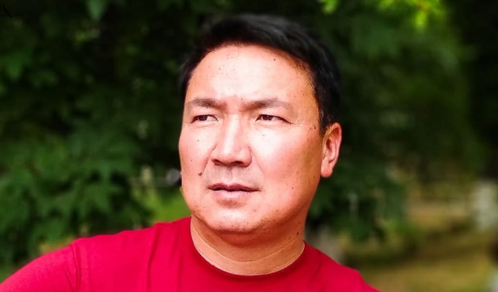 "ҚОШ БОЛ, МЕКТЕБІМ" ҚАЛАЙ ЖАЗЫЛДЫ?