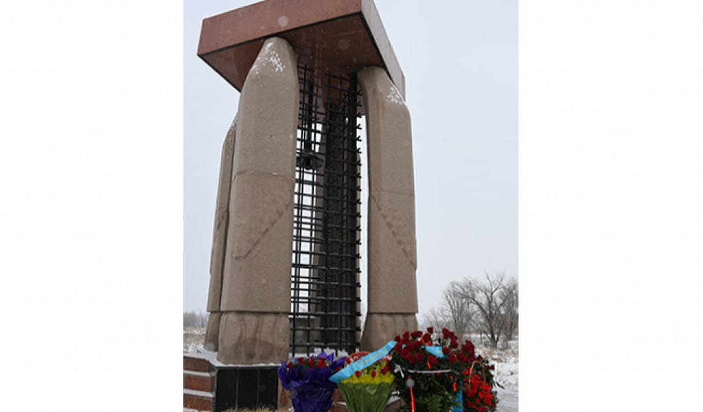 АР ҮНІ (қуғын-сүргін құрбандарына арналған азалы жыр)