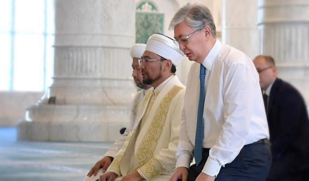 МЕМЛЕКЕТ БАСШЫСЫ ОРАЗА АЙТ МЕРЕКЕСІМЕН ҚҰТТЫҚТАДЫ