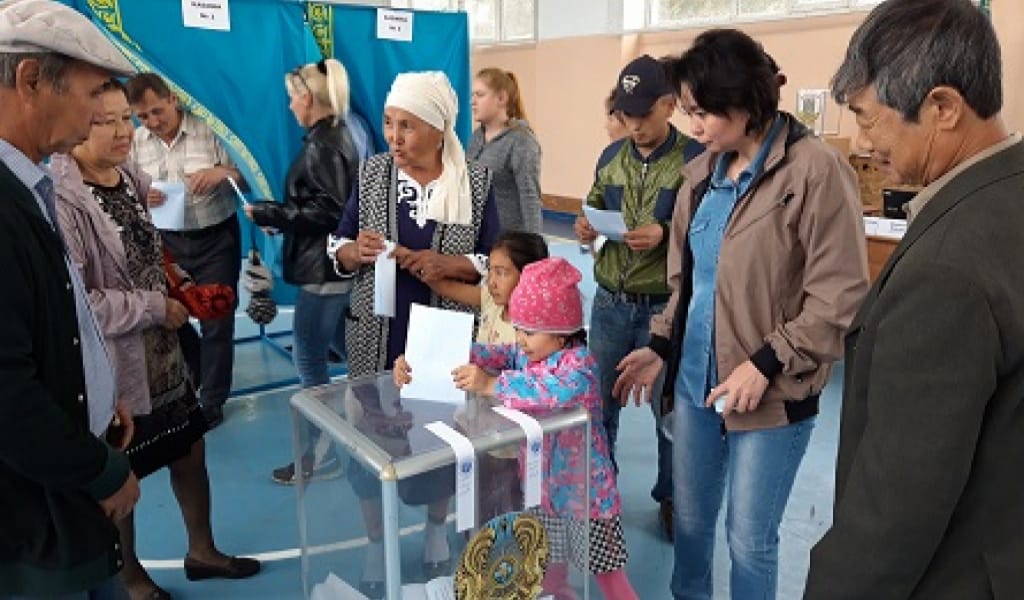 ПРЕЗИДЕНТ САЙЛАУЫ: АТАСЫ ҮШІН ДАУЫС БЕРДІ