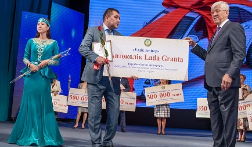 АЛМАТЫ ОБЛЫСЫ: МЕДИЦИНА ҚЫЗМЕТКЕРІ МАШИНА МІНДІ