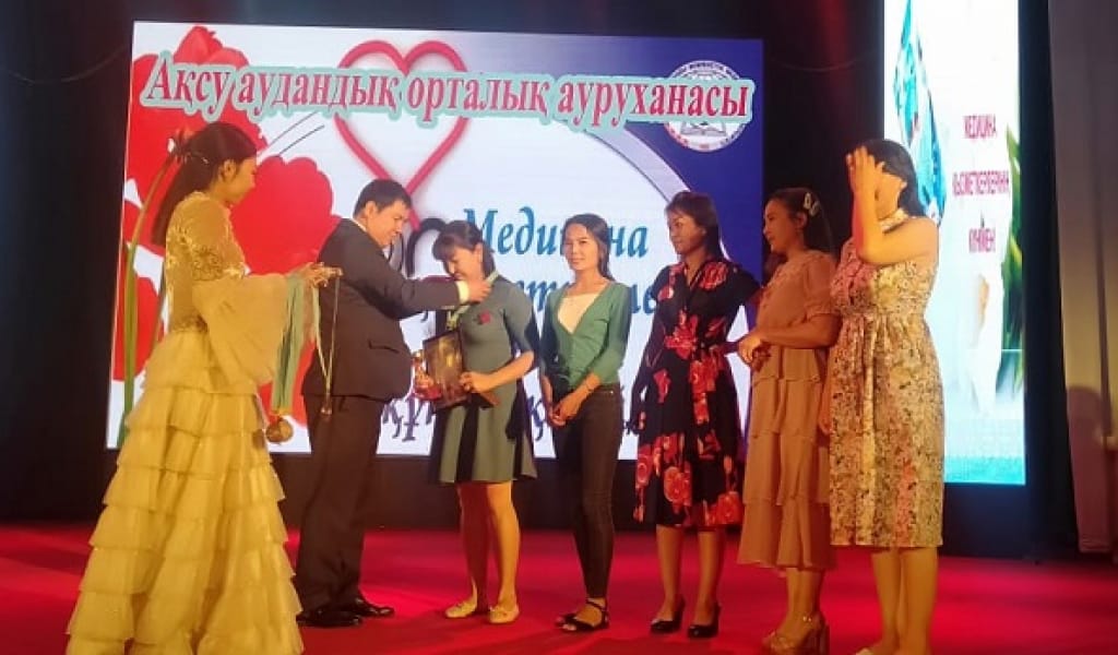 АҚСУ АУДАНЫ: 720 МЕДИЦИНА ҚЫЗМЕТКЕРІ БАР