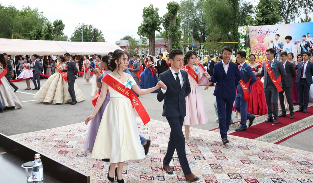 ЖАС ТҮЛЕК-2019: ҮШ ТІЛДЕ ЛЕБІЗ БІЛДІРДІ